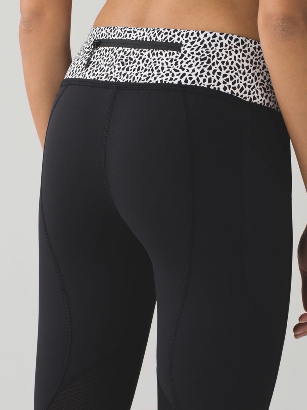 Lululemon Pace Rival Crop Black / Miss Mosaic Black size 6 like new